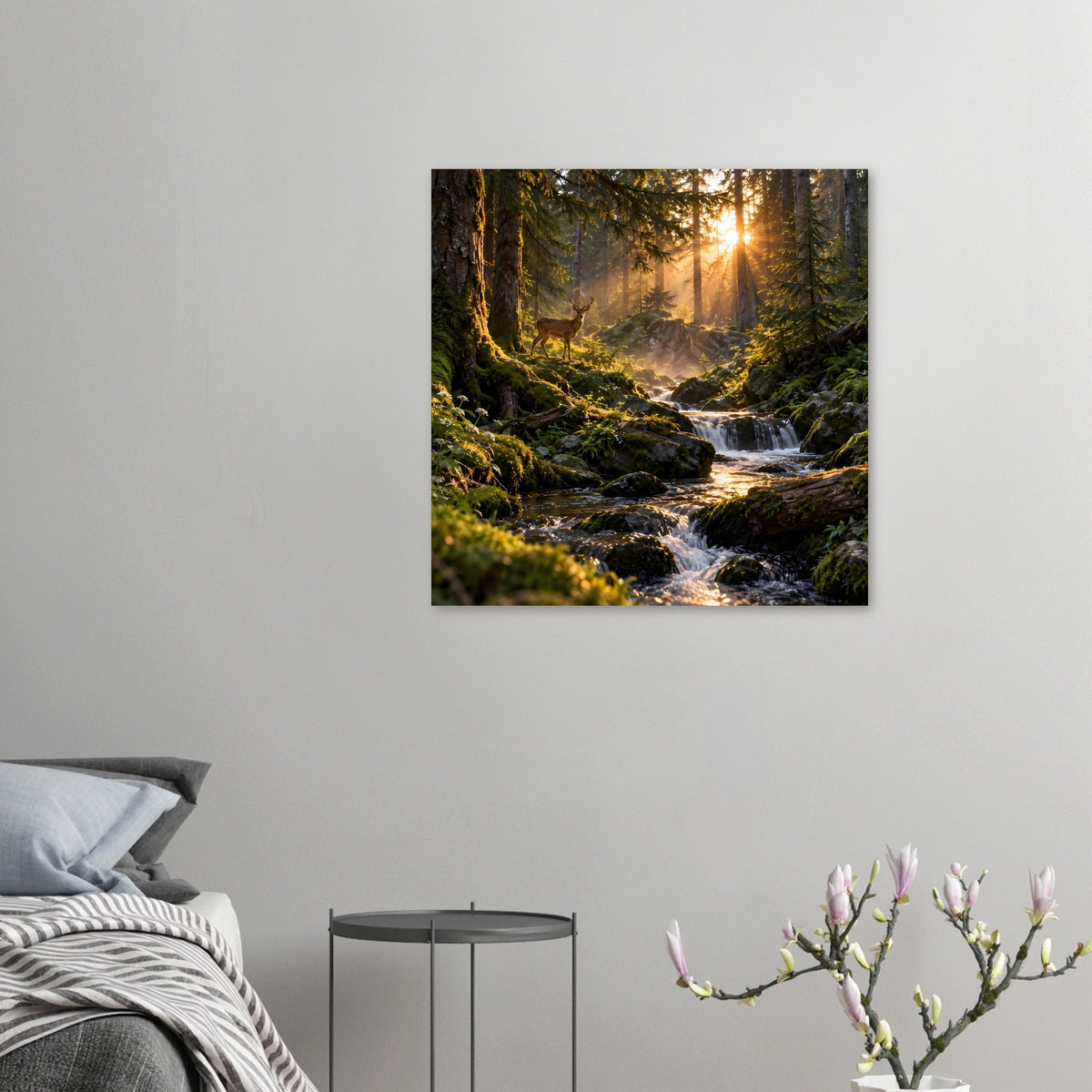 Wandposter im kleinen Format: Hirsch im Wald mit Bach und Sonnenstrahlen