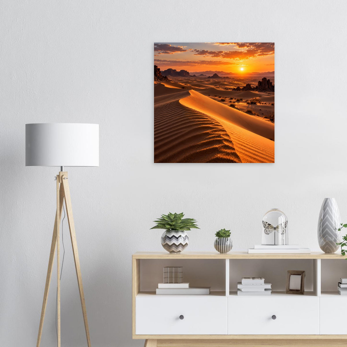 Wüsten-Poster mit Sonnenuntergang auf der Wand, Dünen mit geschwungenen Sandmustern