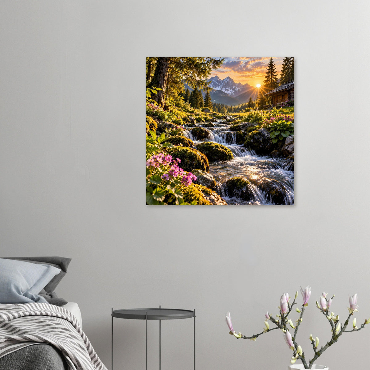 Kleines Poster: Bergbach mit Wasserfall, Tannenwald, warme Farben und Sonnenstrahl
