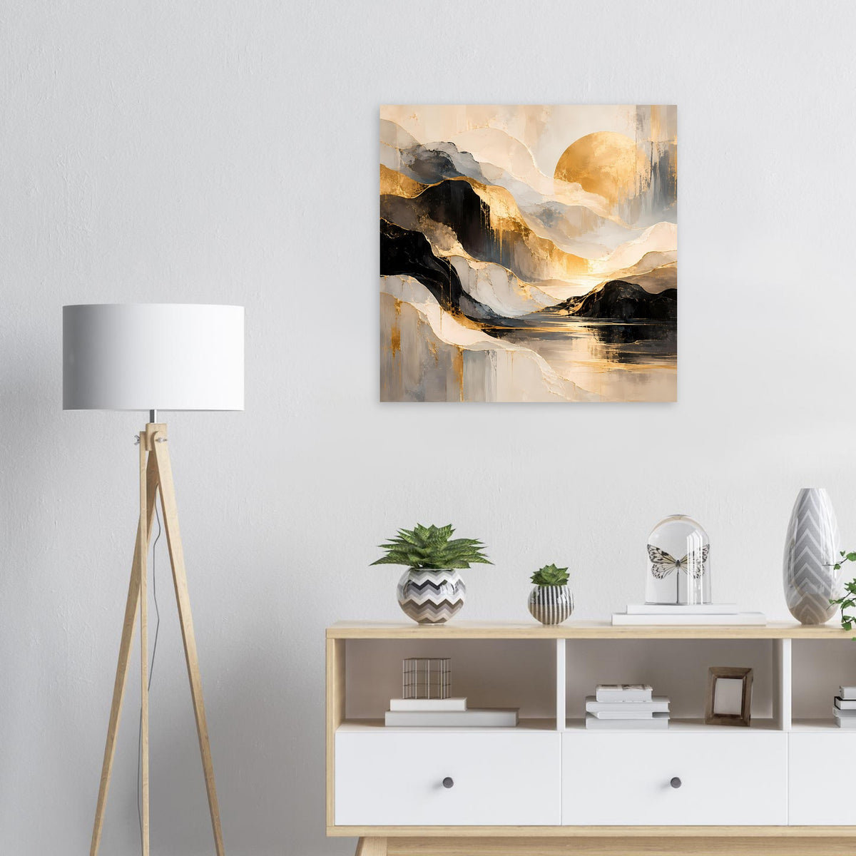 Abstraktes Kunstposter mit gold-schwarzer Wellen- und Felsenlandschaft im Rahmen