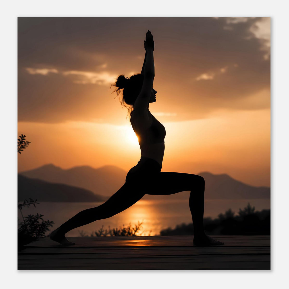 Yoga-Poster: Silhouette der Yogapose im Sonnenuntergang, seitlich erfasst