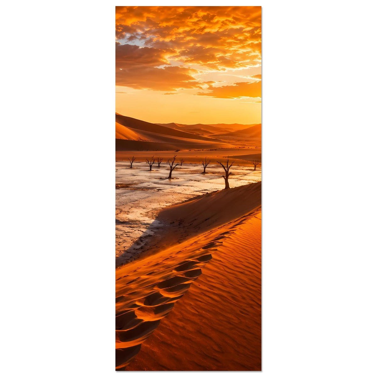 Vertikales Poster: Wüstenlandschaft mit Sonnenuntergang, Dünenkamm und karge Bäume.