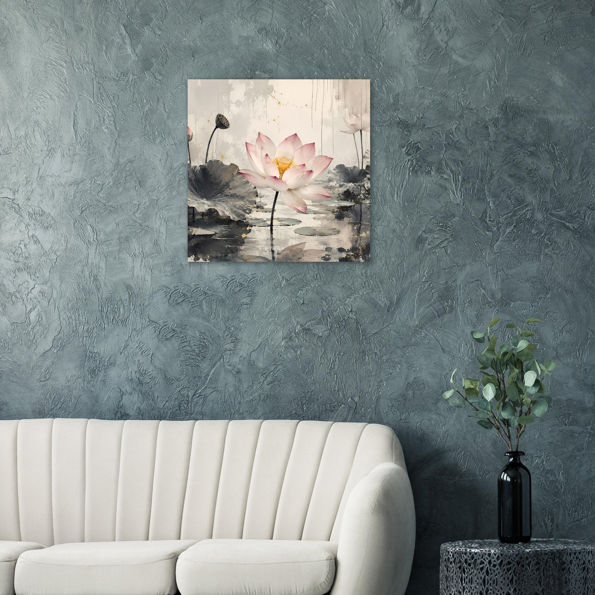 Zen-Poster mit rosa Lotusblüte auf grauem Seerosenteich, abstraktes Wassermotiv