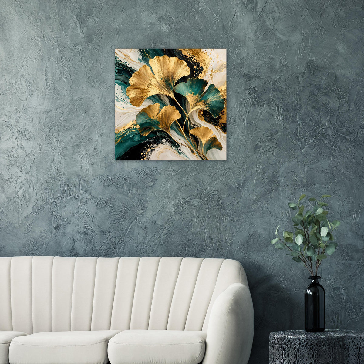 Quadratisches Naturposter mit goldenen Ginkgo-Blättern auf teal-cremigem Farbschwung