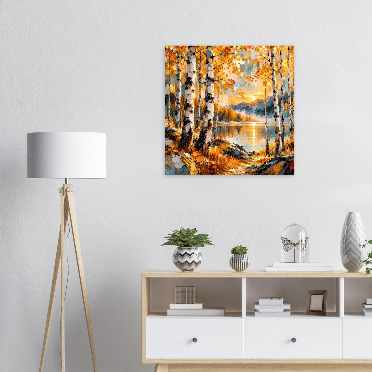 Poster mit Birkenstämmen und herbstlichem Farbspritzdekor, Abendlicht über ruhigem See