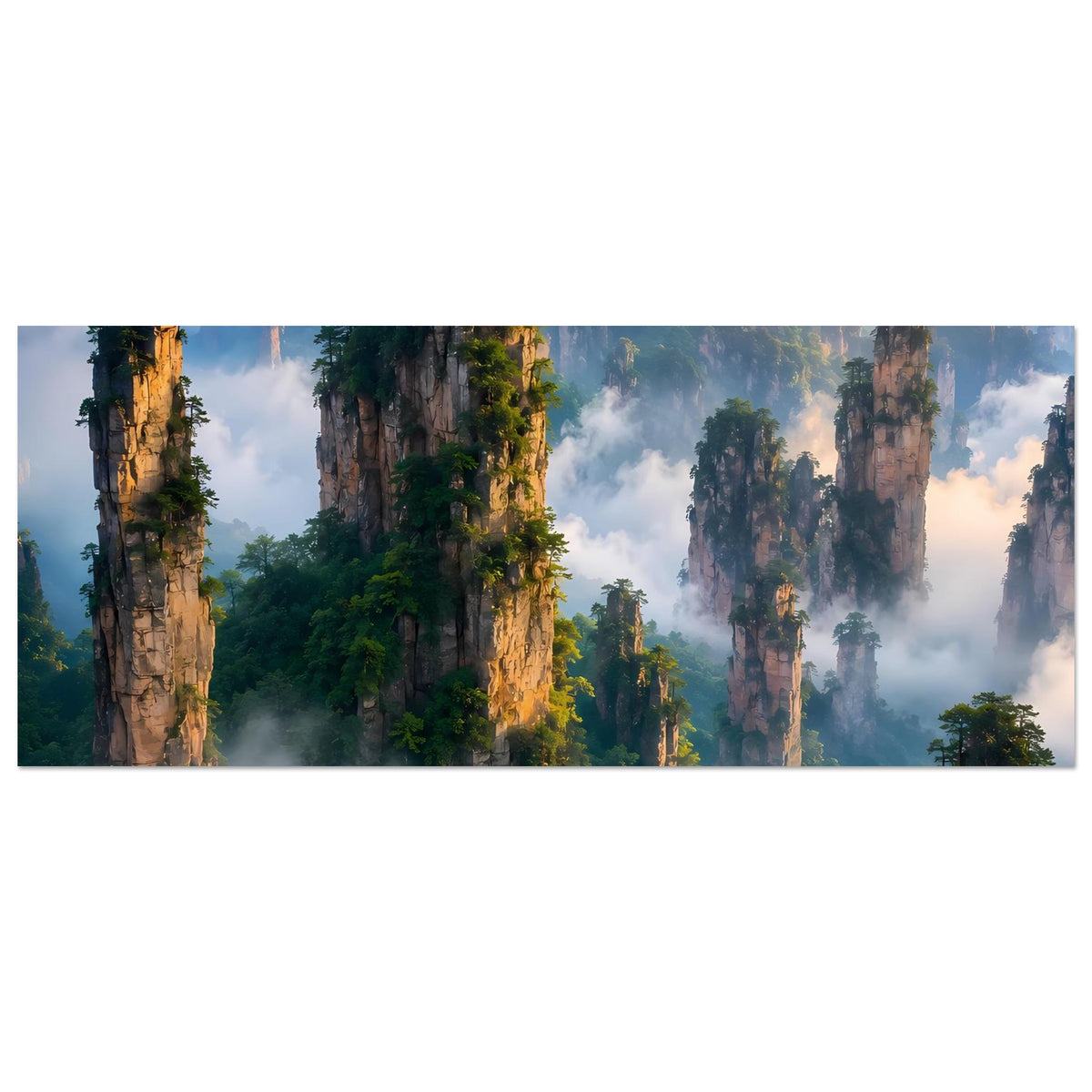 Horizontales Poster: Panorama mit Felsnadeln, Nebel und warmen Farbtönen am Abendhimmel