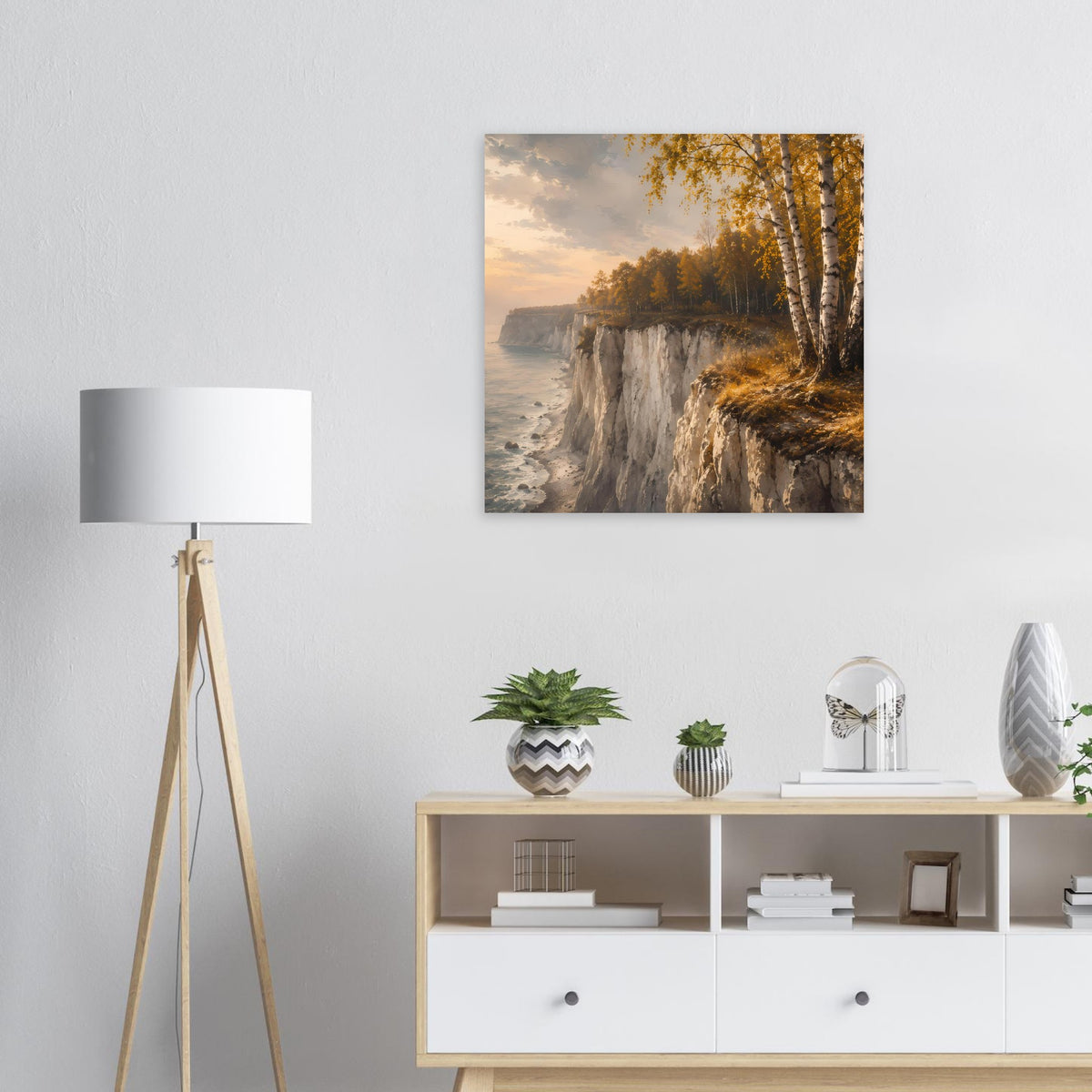 Mattes quadratisches Poster mit Küstenklippen am Meer und herbstlichen Birken