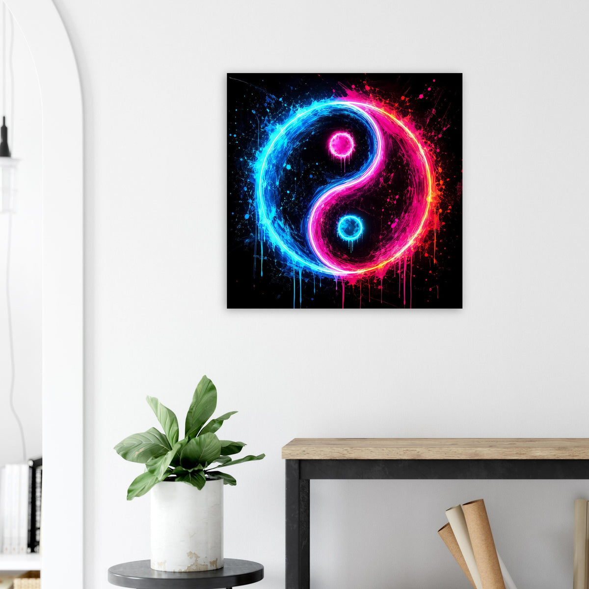 Quadratisches Poster mit Neon-Yin-Yang in Blau und Pink, umgeben von Farbspritzern