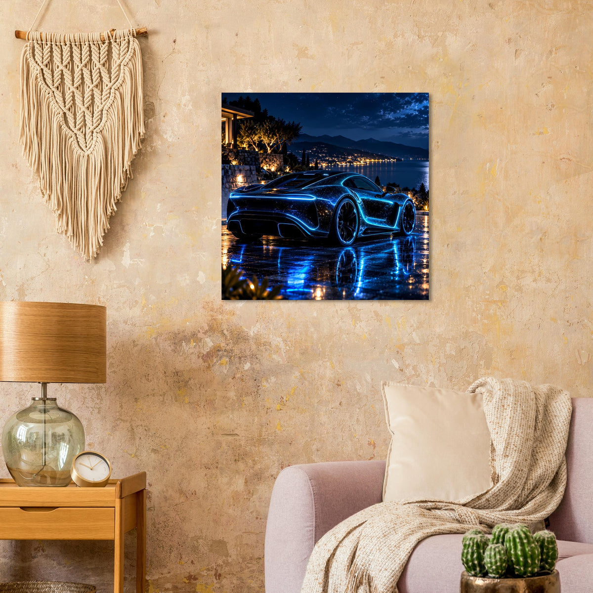 Poster mit blauem Neon-Sportwagen und nächtlicher Küste mit Lichtern und Reflexionen