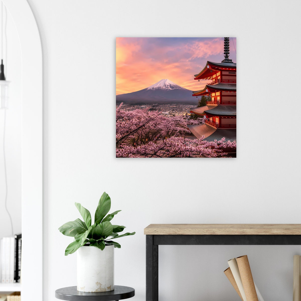 Wandposter mit Fuji, Kirschblüten und roter Pagode; oben am Motiv befestigte Klammer