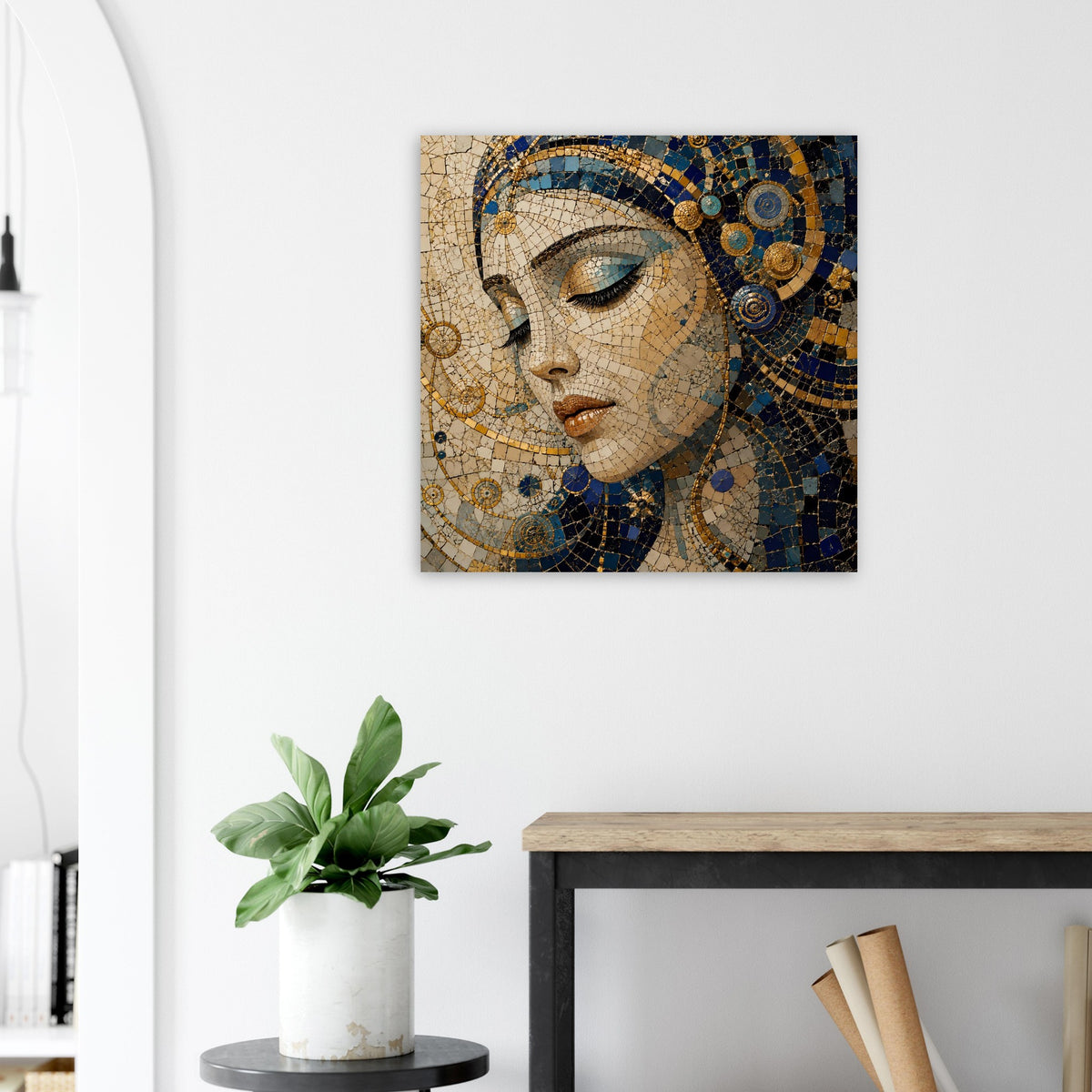 Mosaik-Porträtposter: Seitenprofil einer Frau in Blau-Gold, aus kleinen Fliesen