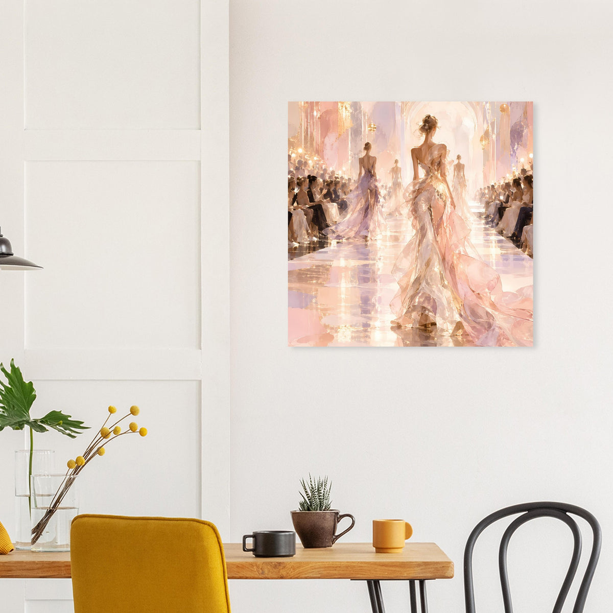 Fashion-Runway-Poster: Modelszene auf dem Laufsteg, zarte Kleider, goldene Beleuchtung