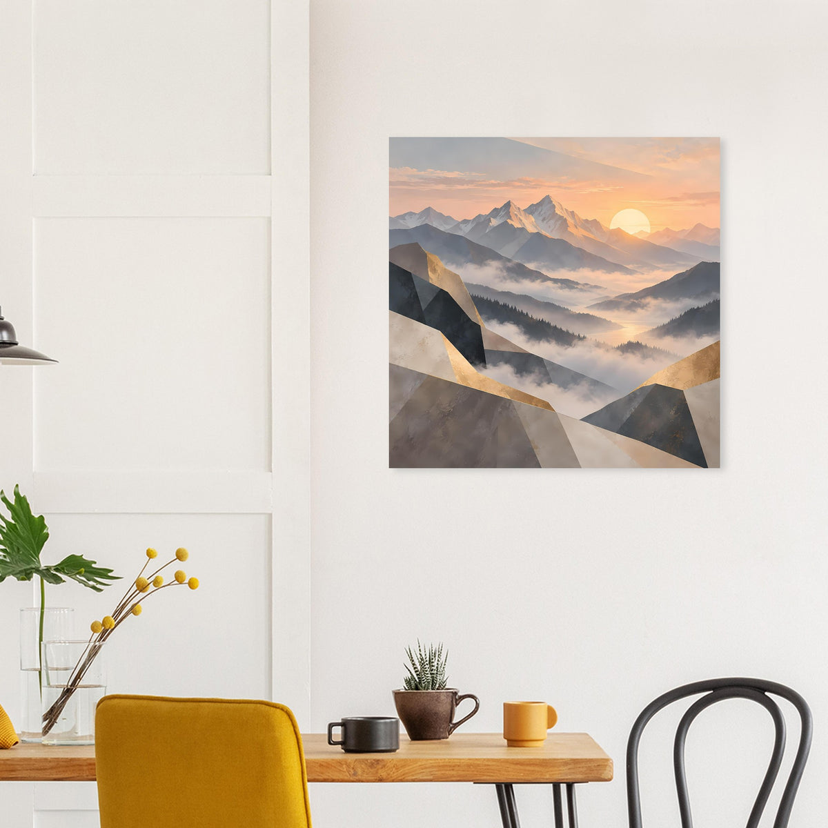Quadratisches Wandposter mit Bergsonnenaufgang über Nebeltälern, Pastell und Goldlinien
