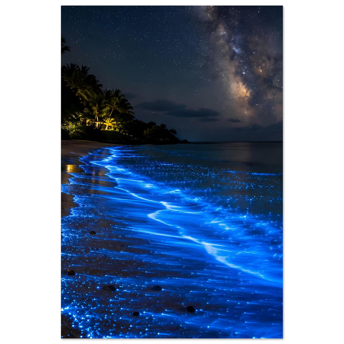 Poster zeigt Strand bei Nacht mit leuchtend blauem Wasserlauf und Sternenhimmel