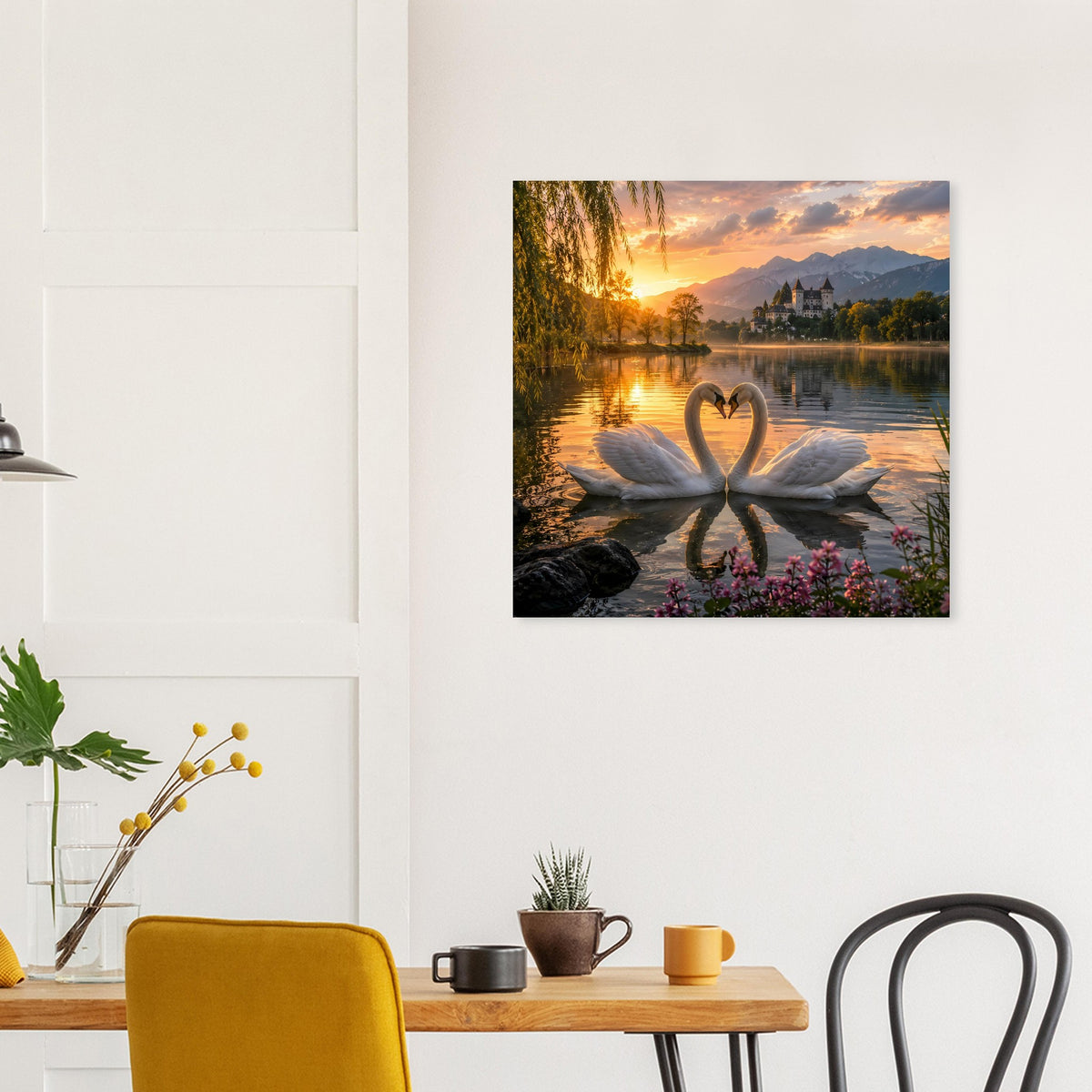 Wandposter mit zwei Schwänen als Herzform, See und Sonnenuntergang
