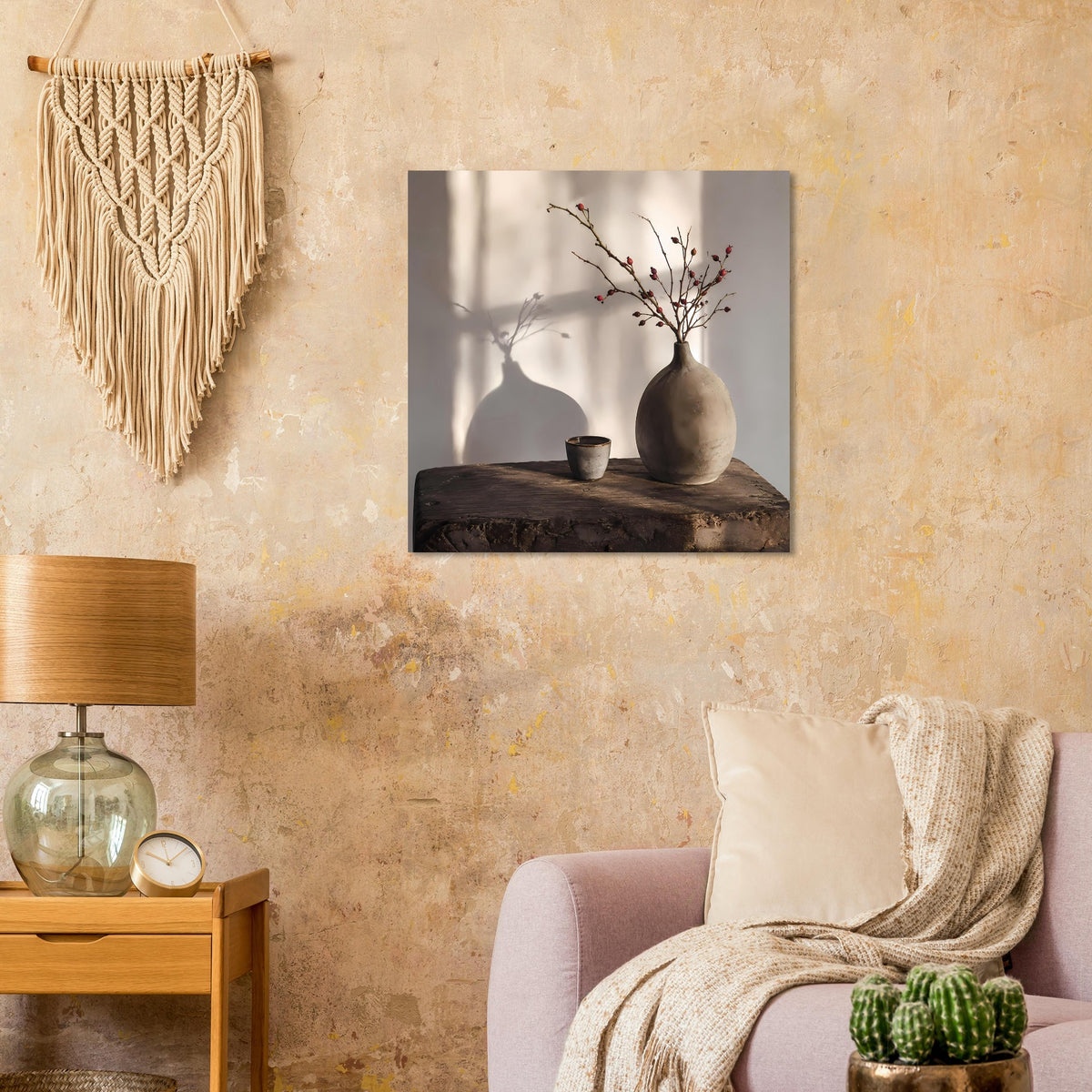 Still-Life-Poster in Erdtönen: Vase, Schale und verzweigter Ast auf Holz