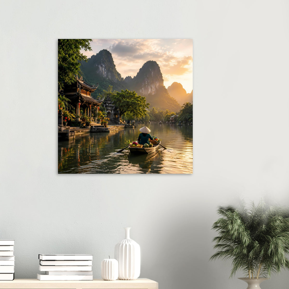 Wandposter mit Flusslandschaft, Booten und Bergkulisse bei Sonnenuntergang