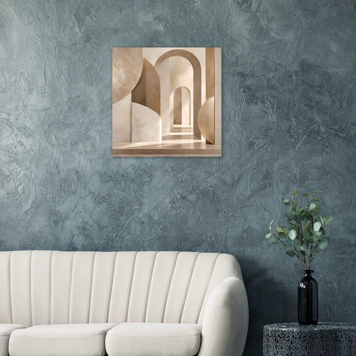 Quadratisches Kunstposter mit beigen und hellen Bögen in Marmoroptik.