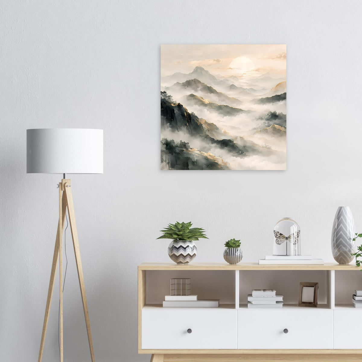 Bergpanorama-Poster in sanften Naturtönen mit Bergnebel und ruhigem Himmel