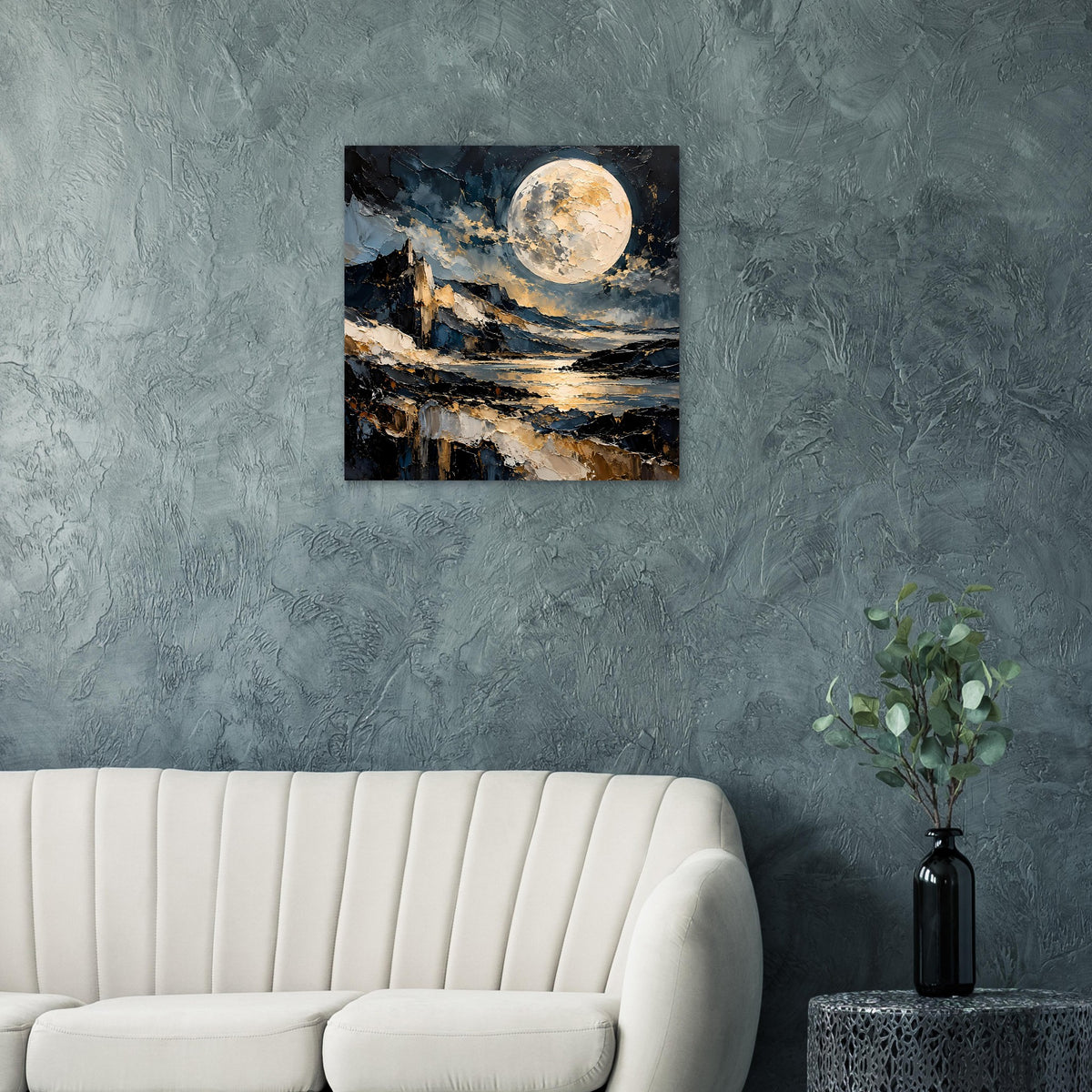 Quadratisches Poster im schwarzen Rahmen mit goldenem Vollmond über Wasserlandschaft bei Nacht