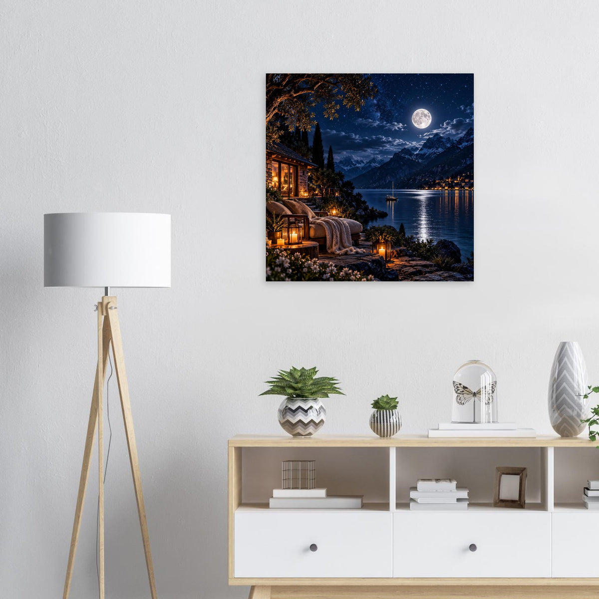 Poster mit nächtlichem See, Vollmond und beleuchtetem Uferhaus