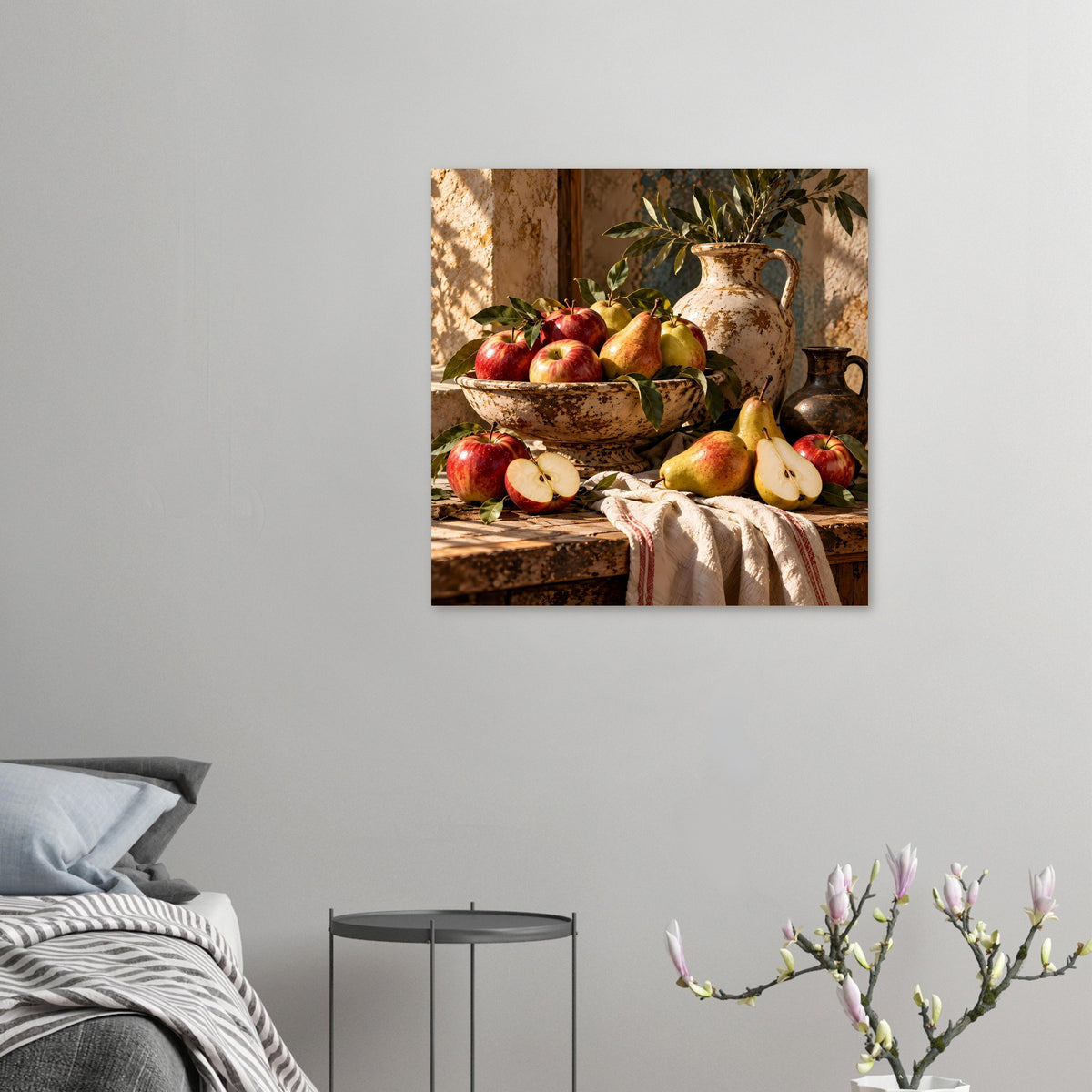 Stillleben-Poster an der Wand: Obstschale mit Äpfeln, Birnen, Krug und Tuch im Bild