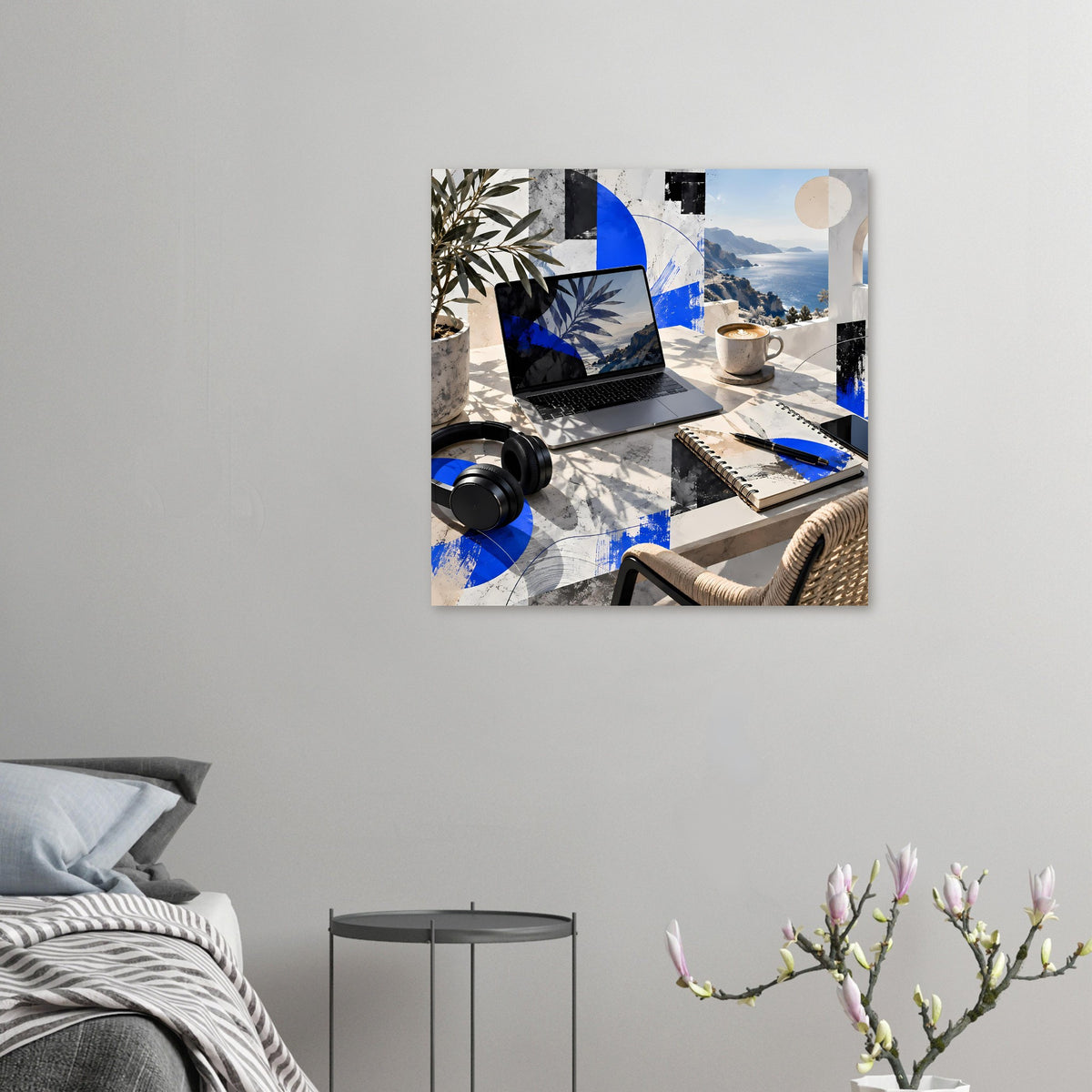 Kleines Poster mit Laptop, Tasse und Notizblock im blauem Küsten-Abstract