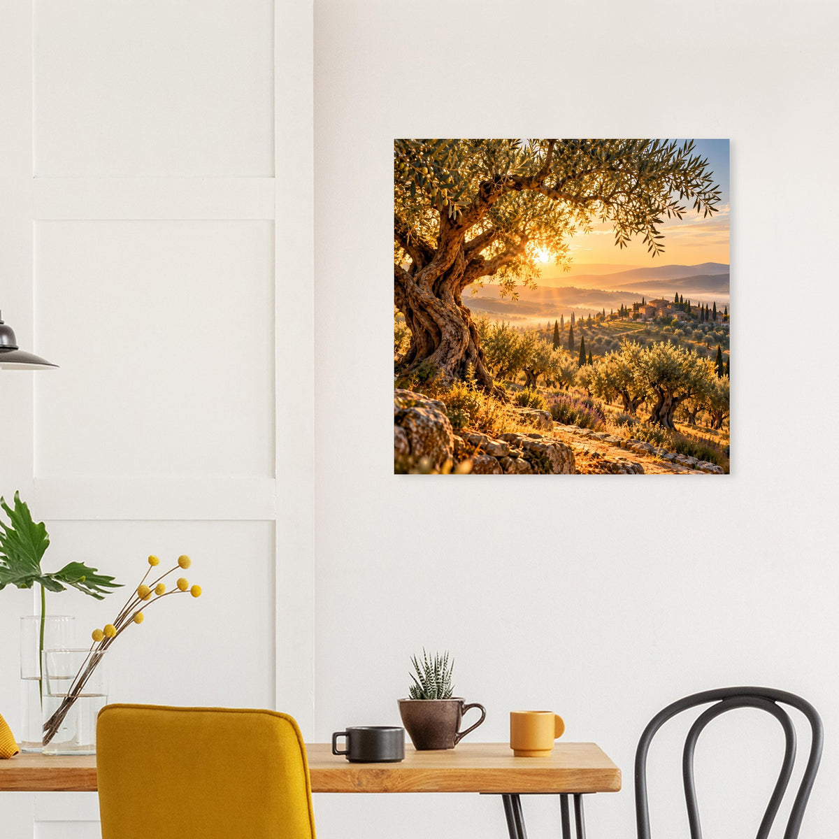 Wandposter mit Olivenhain, goldenem Licht durch einen Baum und Hügeln bis zum Horizont