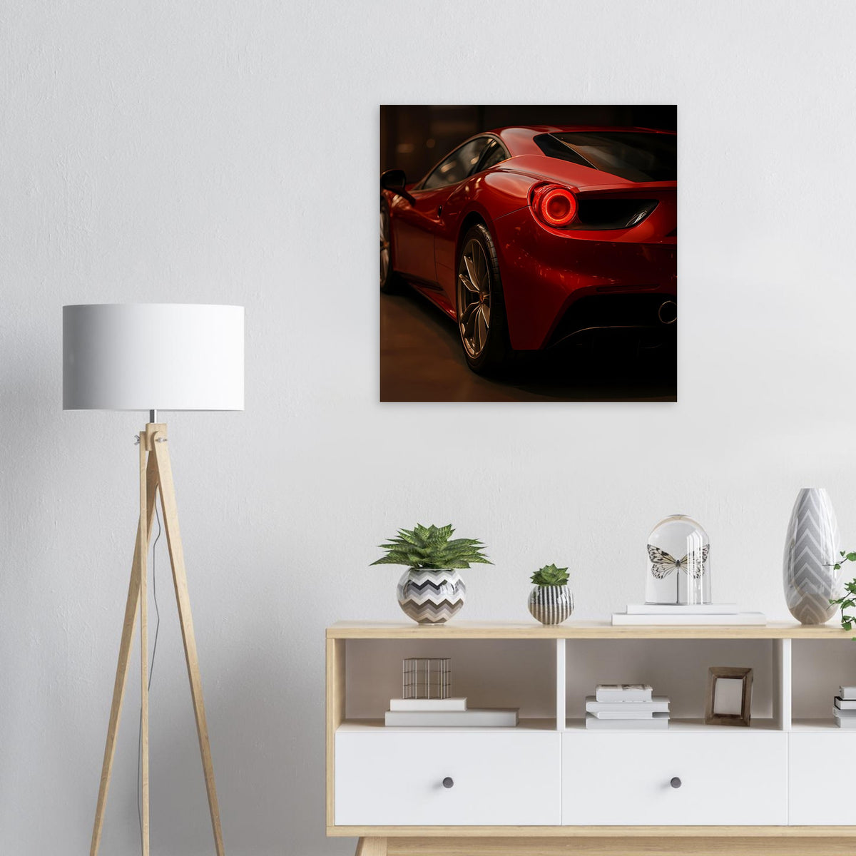 Autoposter: roter Sportwagen mit leuchtendem Rücklicht, Ansicht von vorn, im Rahmen
