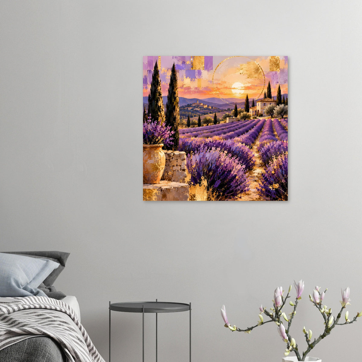 Quadratisches Wandposter mit Sonnenuntergang über Lavendelfeldern in Lila