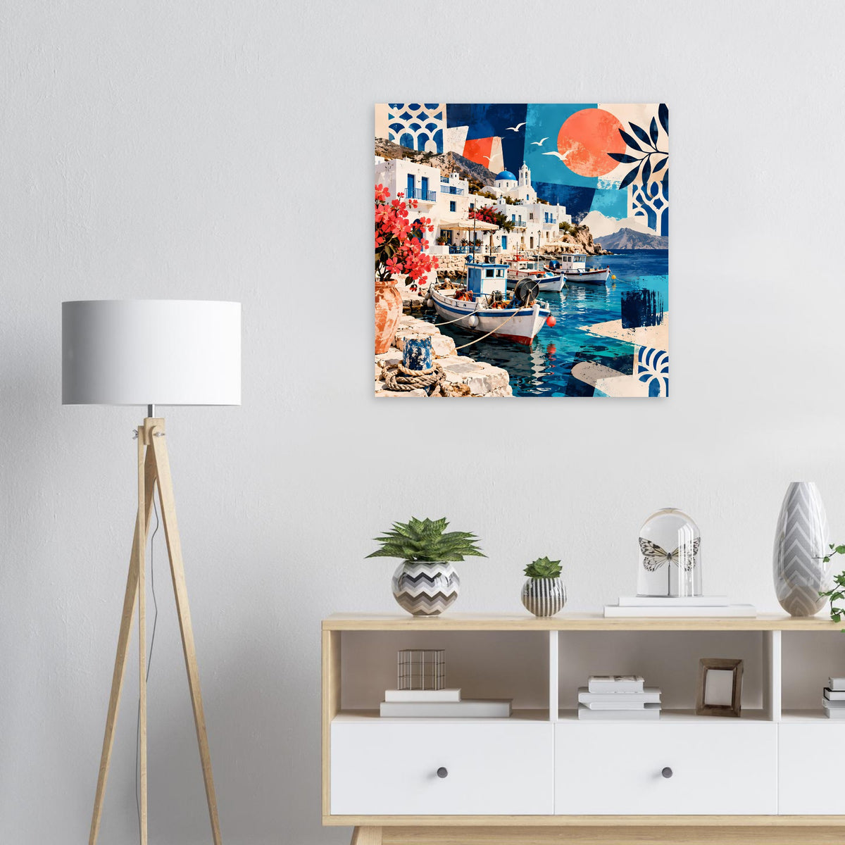 Hafenmotiv-Poster mit Booten, blauem Wasser, weißen Häusern und orangefarbener Sonne