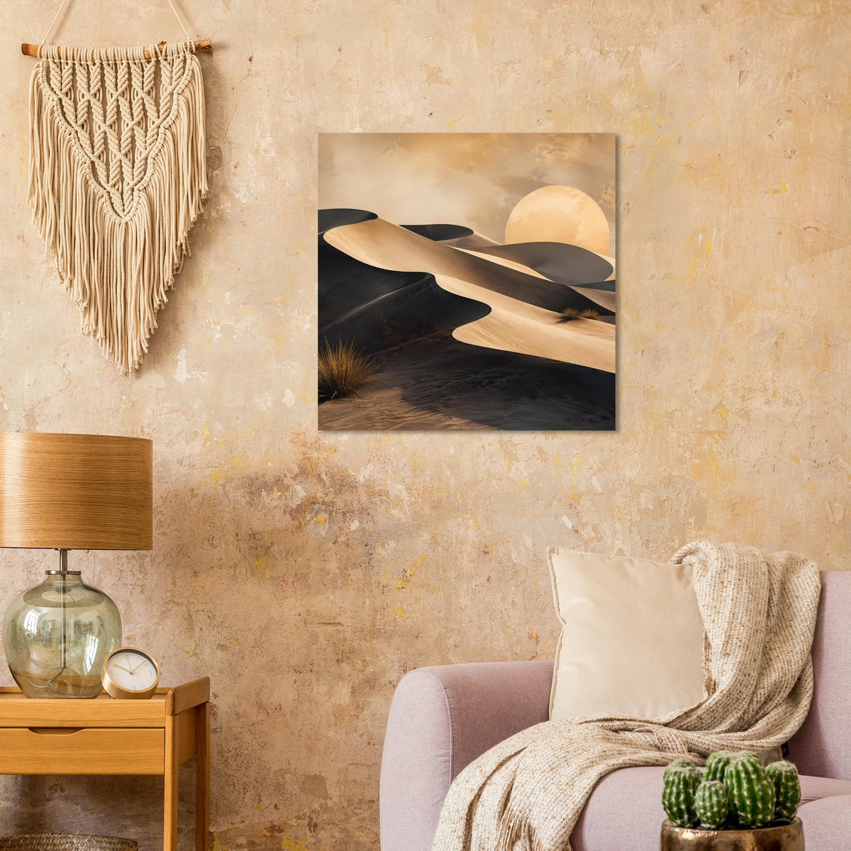 Wüstenposter mit goldenen Dünen, dunklem Sand und großem, hellem Mondkreis