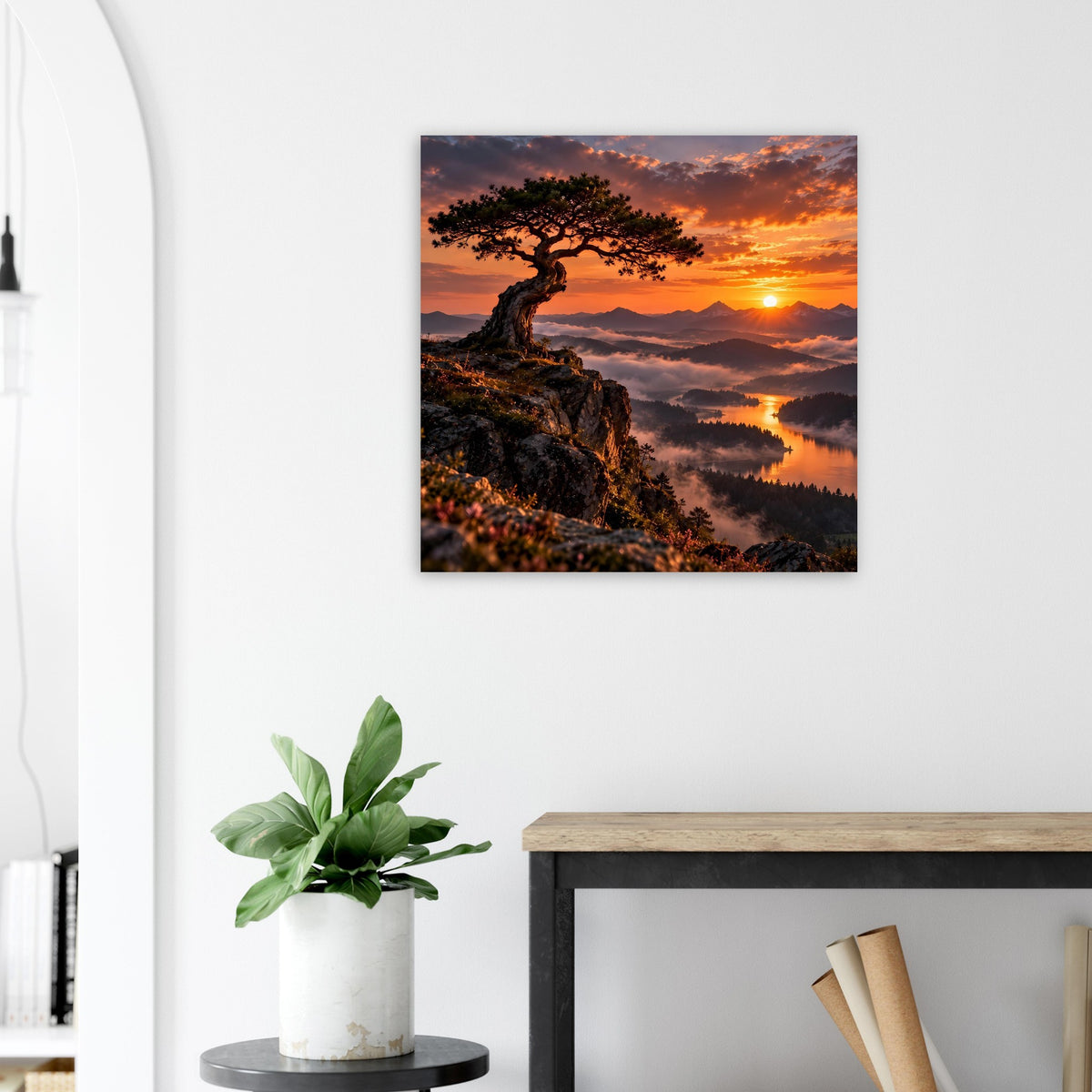 Poster mit Landschaftsmotiv: gebogener Baum auf Felsinsel bei Sonnenuntergang