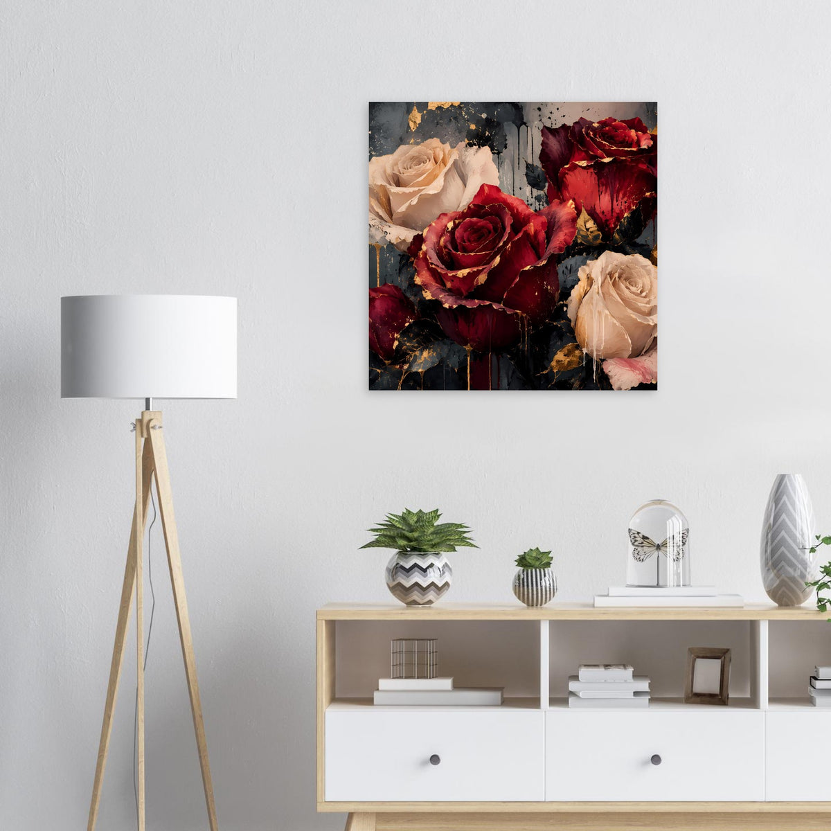 Kunstposter mit bordeauxroten Rosen, cremefarbenen Blüten und goldfarbenen Details