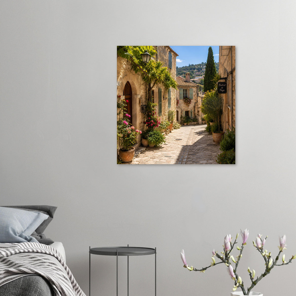 Kleines Poster im Rahmen mit mediterraner Gasse, Blumen und Natursteinfassaden