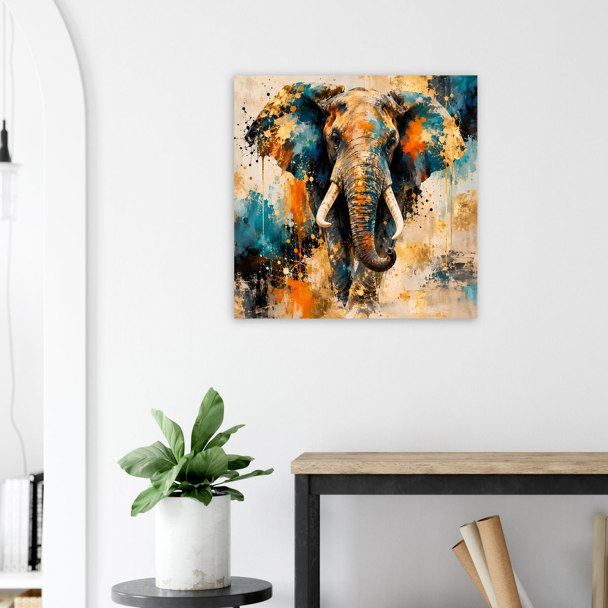 Abstraktes Elefantenposter im Rahmen mit Elefant im Zentrum, blaue und orange Farbflecken