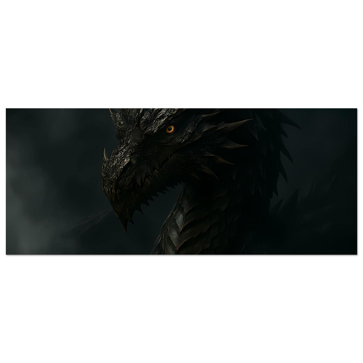 Breites Drachen-Poster: schwarzer Drachenkopf mit orangefarbenem Auge und Flügeln im Querformat