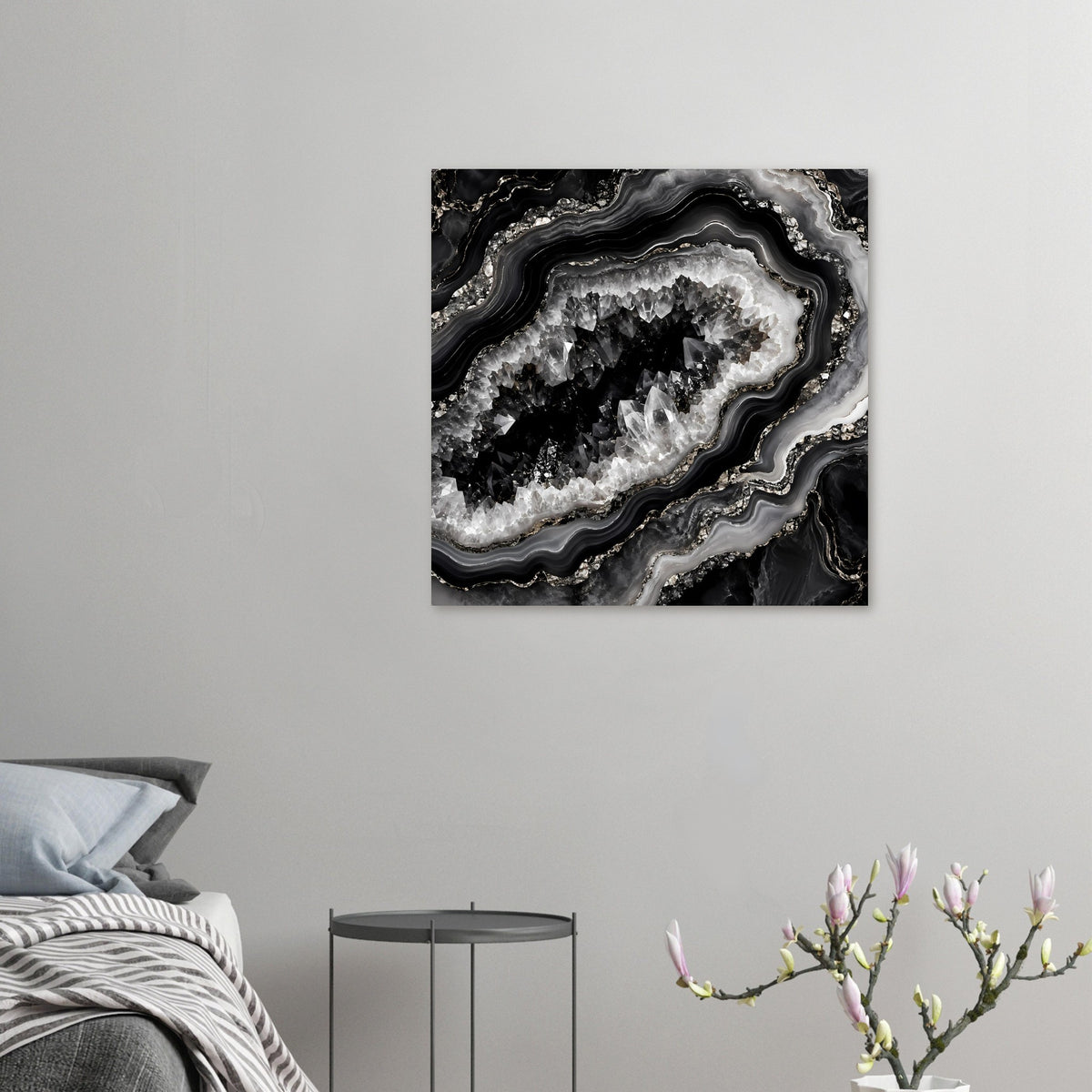 Kleines Wandbild-Poster mit Geodenmotiv: schwarze und weiße Kristalle, graue Schichtlinien