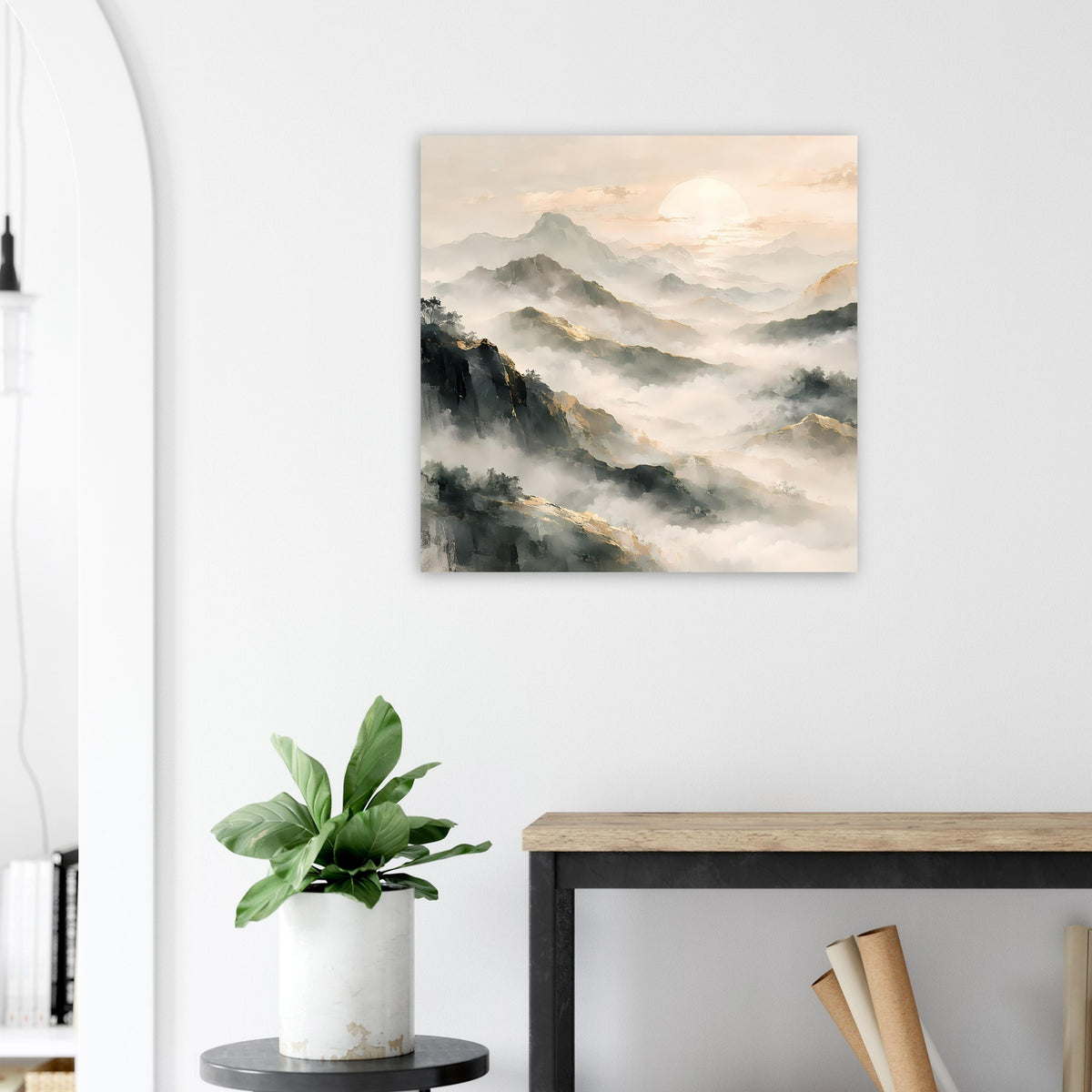 Bergpanorama-Poster in sanften Naturtönen, nebelige Berge über ruhigem Tal