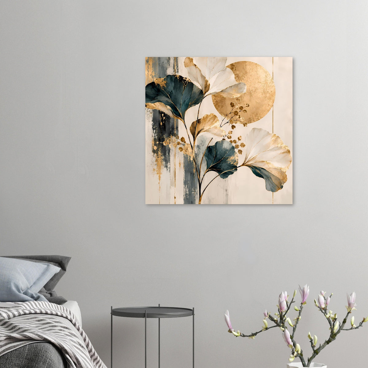 Abstraktes Poster mit goldenen Ginkgoblättern, runder Sonnenscheibe und farbigen Sprenkeln