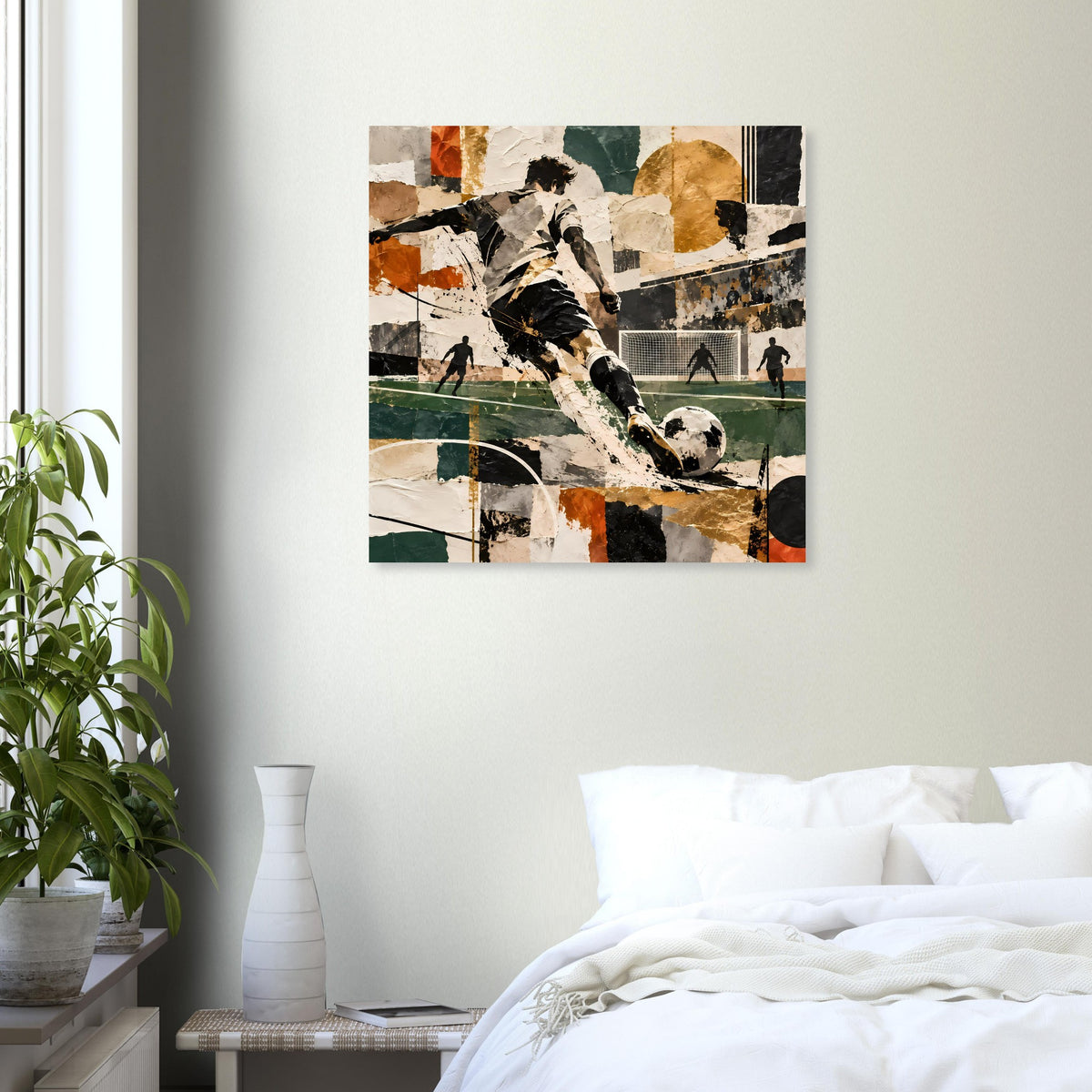 Quadratischer Kunstdruck Fußballspieler mit Ball, abstrakte Muster in Beige, Grün und Schwarz