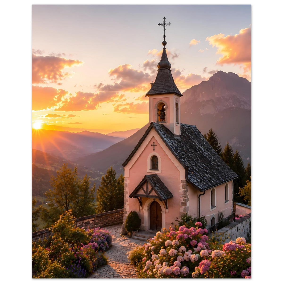 Landschaftsposter: Kapelle im goldenen Sonnenuntergang mit Blumenbeeten und Bergkulisse.