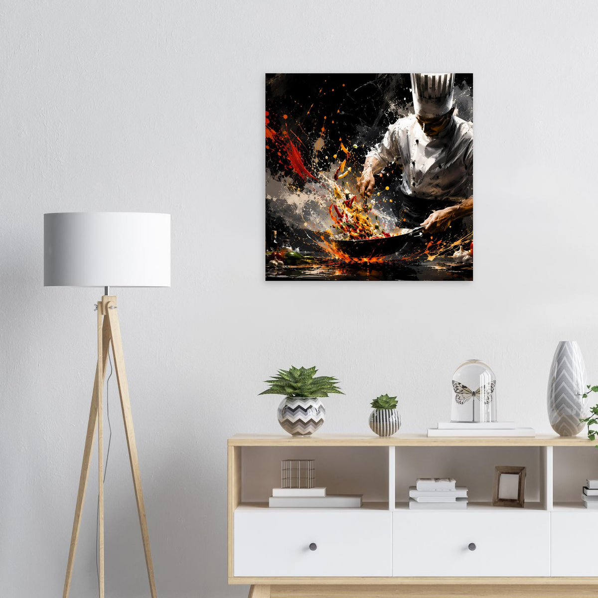 Quadratisches Poster: Koch am Herd, Feuerexplosion und Farb-Spritzer in Schwarz, Rot und Orange