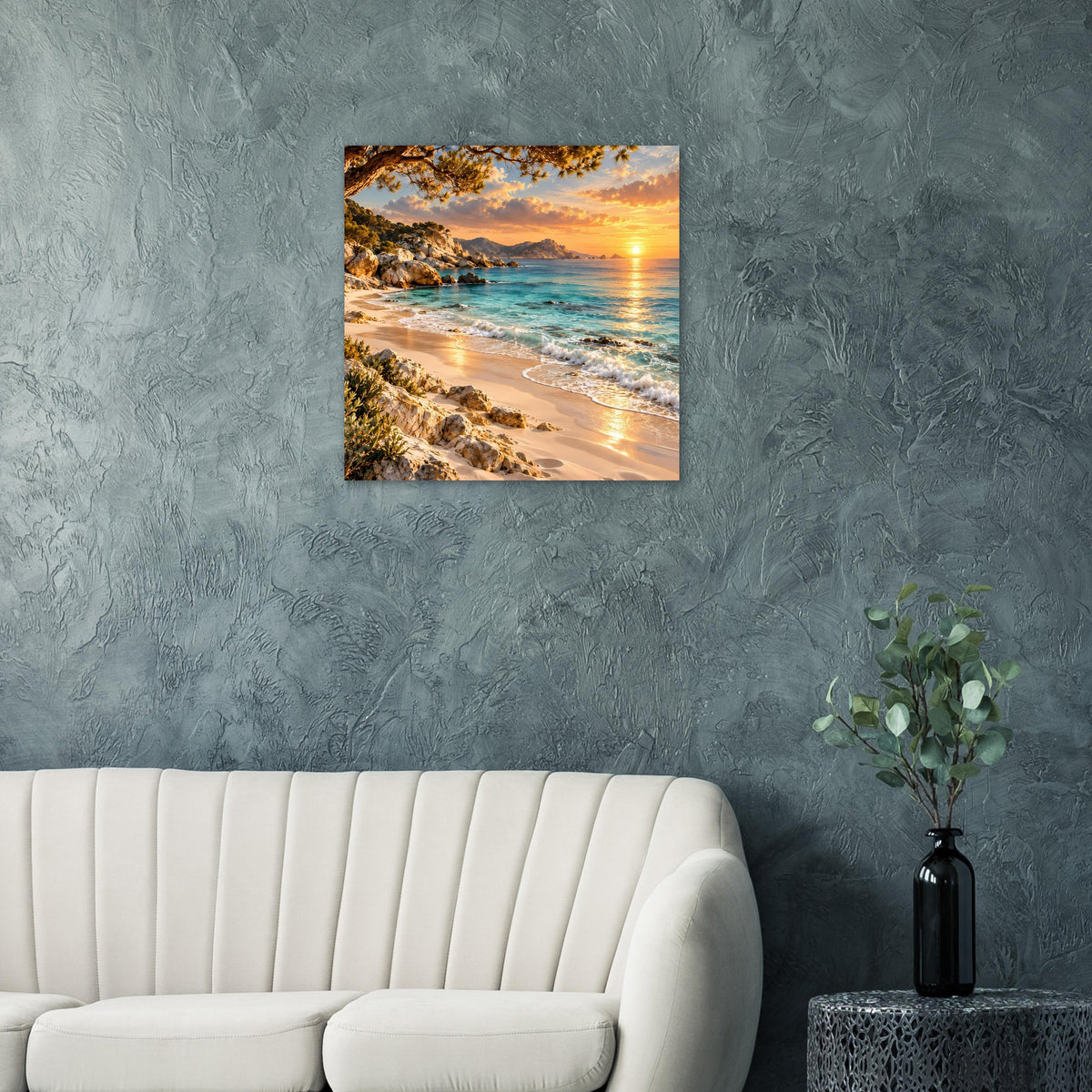 Quadratisches Poster mit sandigem Strand, Wellen und orangefarbenem Abendhimmel