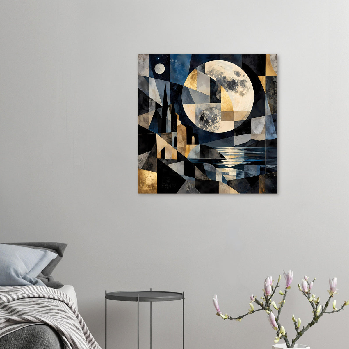 Abstraktes Wandposter mit Mond und geometrischer Landschaft, Blau-Gold-Farben, im Raum montiert