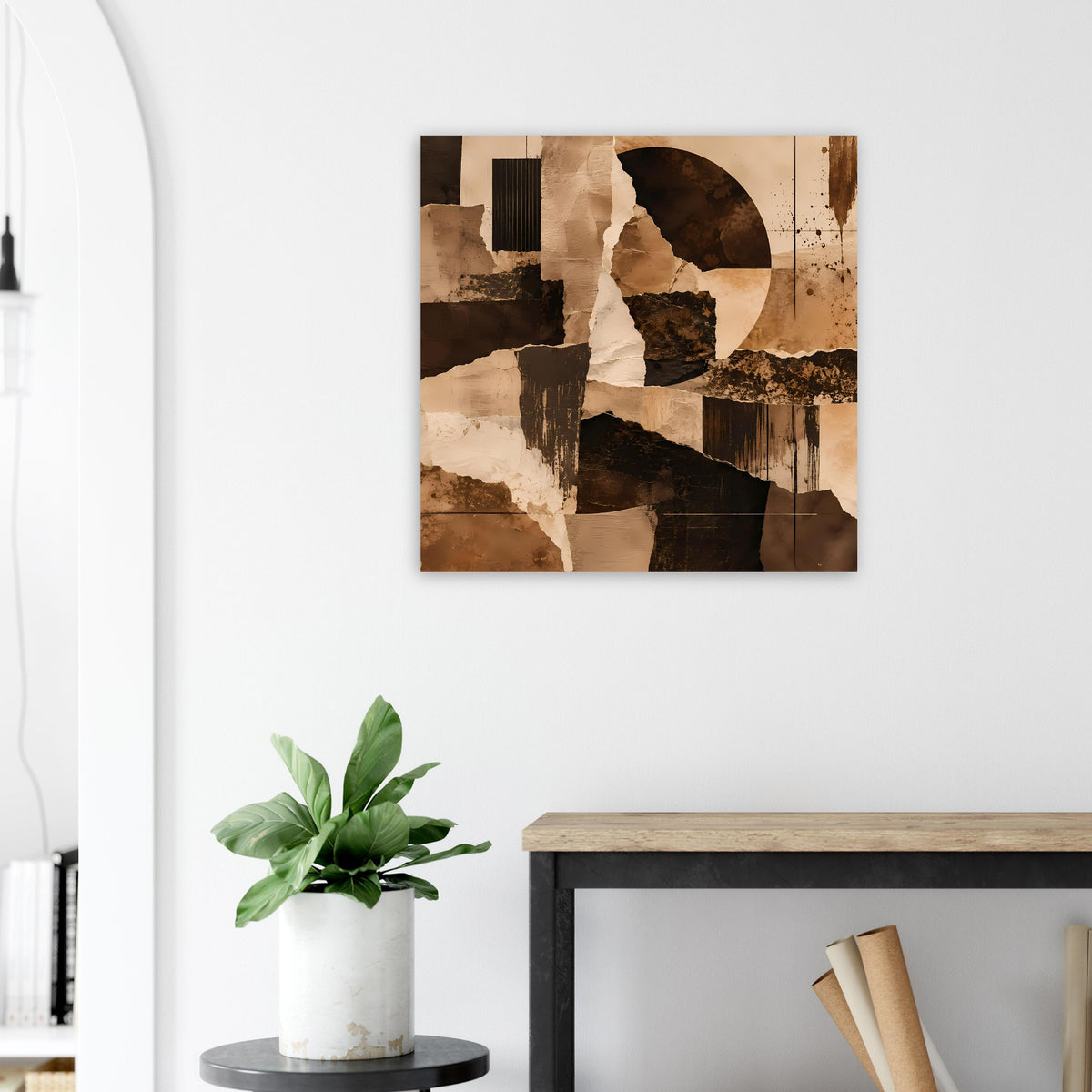 Abstraktes Kunstposter in Beige-, Braun- und Schwarzflächen über Holz-Konsole