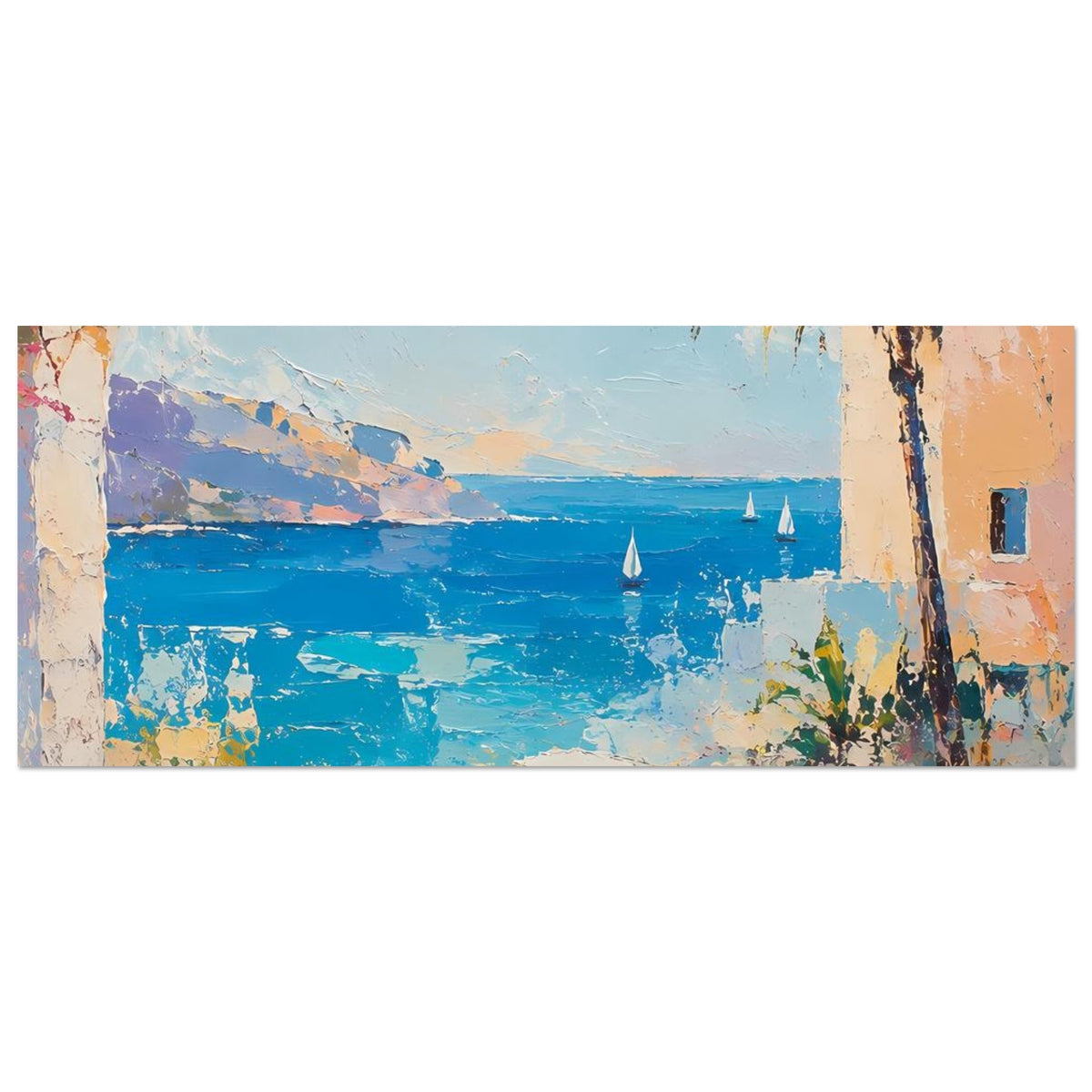 Horizontales Sommerposter mit Küstenbucht, Palme rechts und drei Segelbooten auf blauem Meer