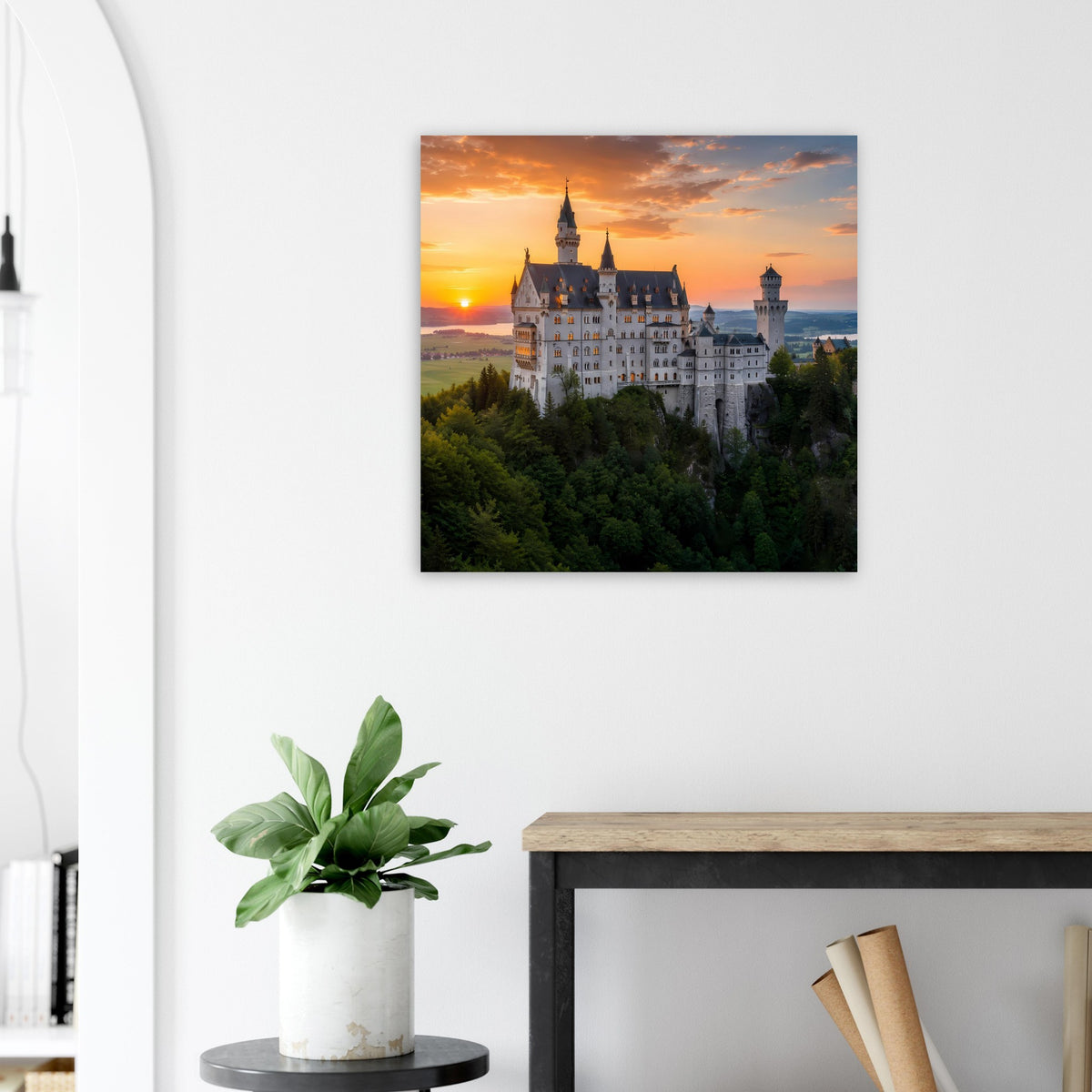 Poster mit weißem Schloss und Türmen im Sonnenuntergang, quadratisch gerahmt.