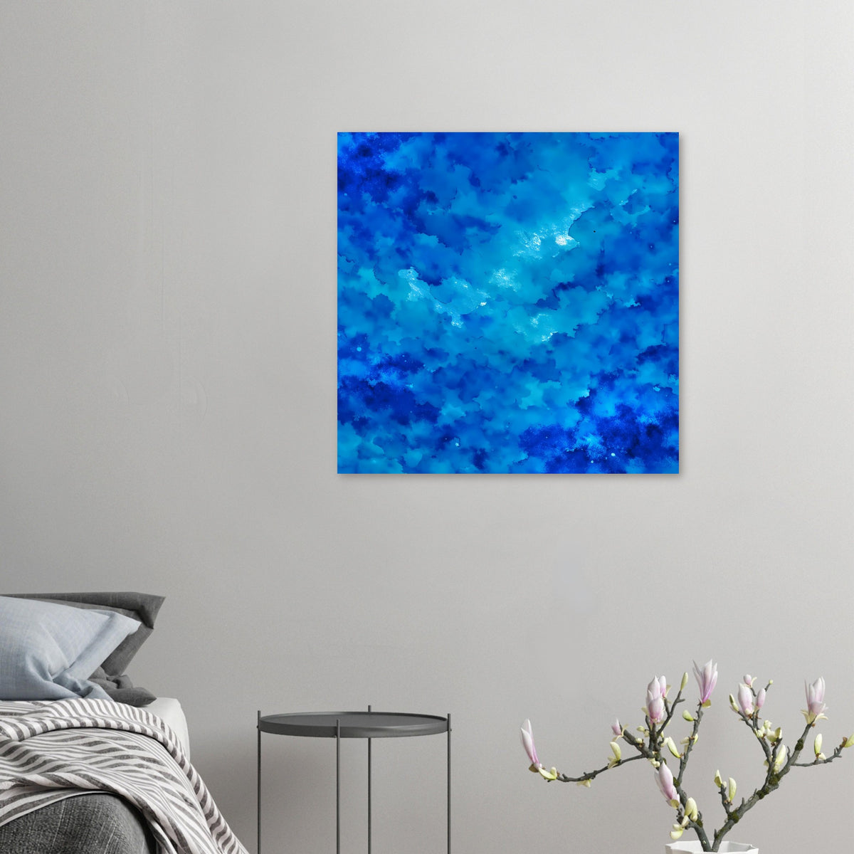 Kleines blaues Abstract-Kunstposter mit wolkigem Muster und glänzendem Lichtfleck