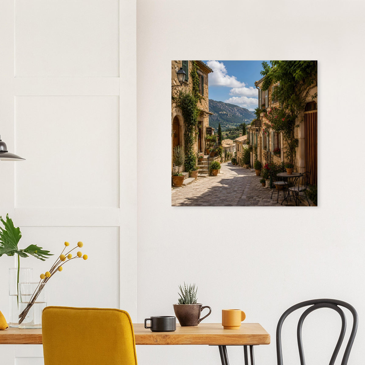 Rechteckiges Poster an der Wand: mediterrane Gasse mit Pflanzen und Bergblick